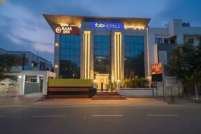 Fabhotel Raas Inn