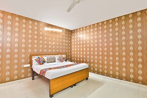 Fabhotel Raas Inn