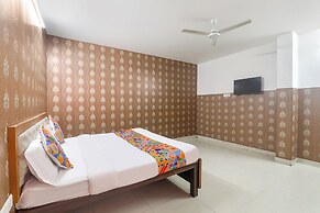 Fabhotel Raas Inn