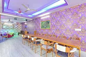Fabhotel Rajlaxmi Palace