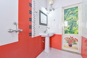 Fabhotel Rajlaxmi Palace