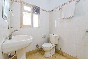 Fabhotel Rajlaxmi Palace