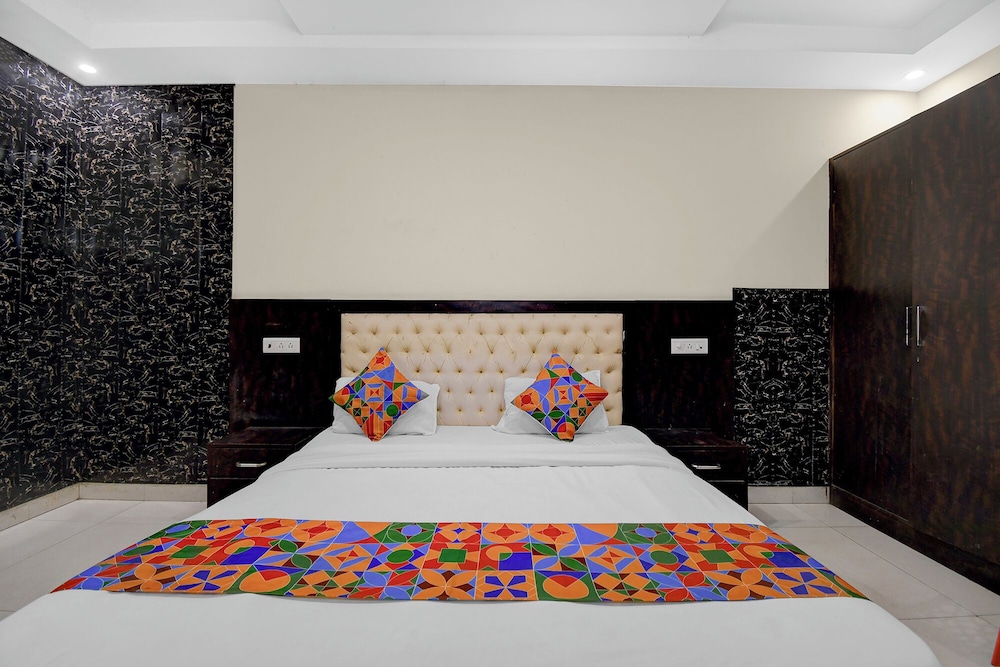 Fabhotel Family Inn