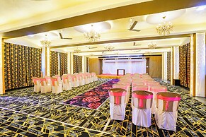 Fabhotel Sheen Residences