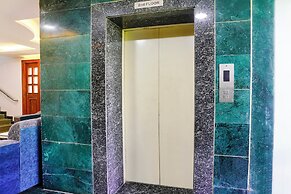 Fabhotel Sheen Residences