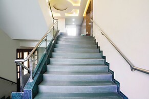Fabhotel Sheen Residences