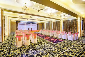 Fabhotel Sheen Residences