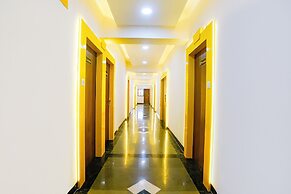 Fabhotel Sheen Residences