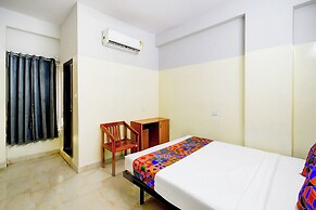 Fabhotel Golden Dreams