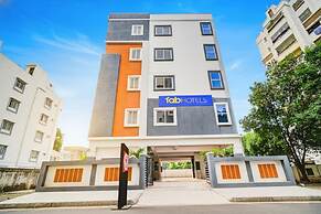Fabhotel Golden Dreams