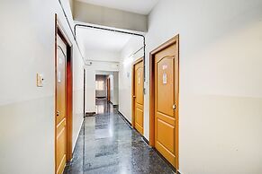 Fabhotel Golden Dreams