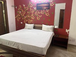 Fabhotel Golden Palace I