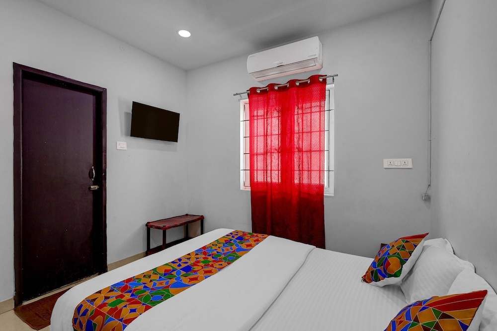 Fabhotel Pavis Inn