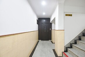 Fabhotel Golden Palm