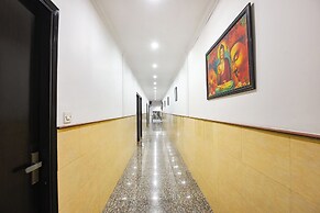 Fabhotel Golden Palm
