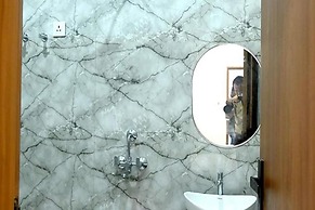 Fabhotel Bankey Bihari Bhawan