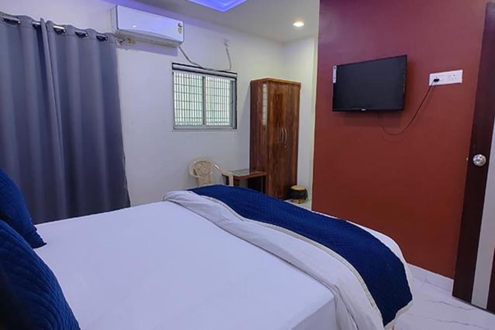 Fabhotel The Royal Inn