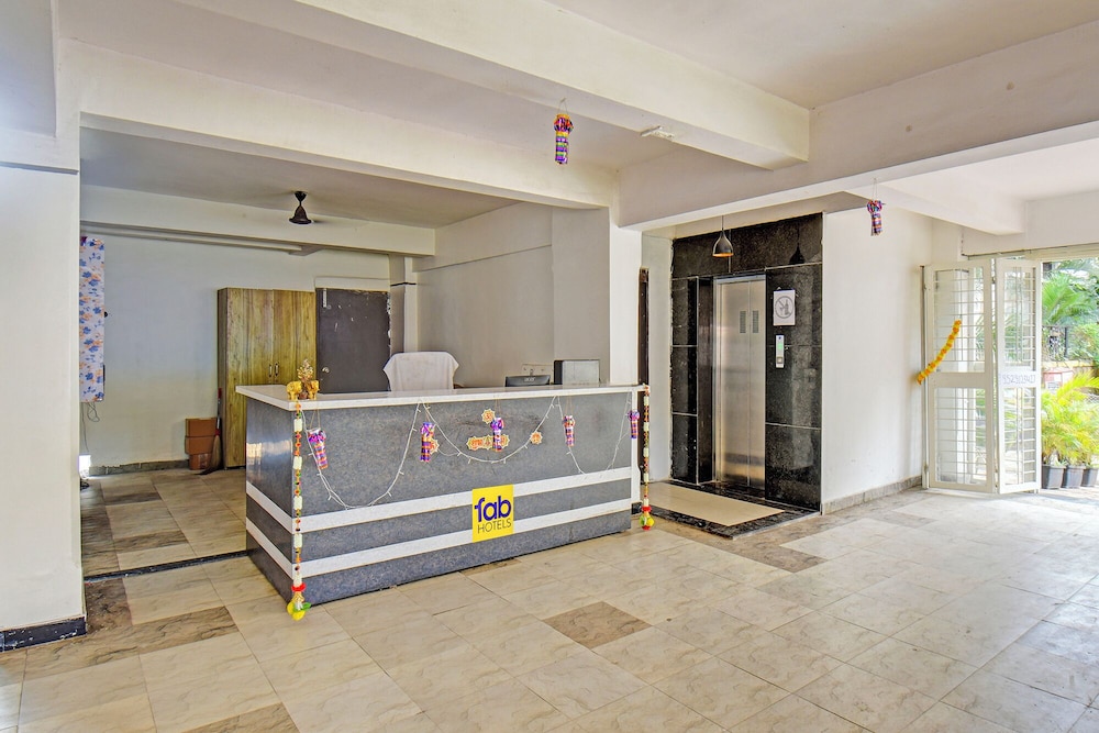 Fabhotel Panchsheel Crown