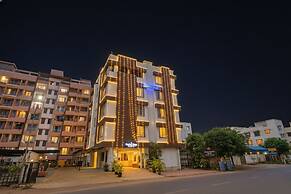 Fabhotel Panchsheel Crown