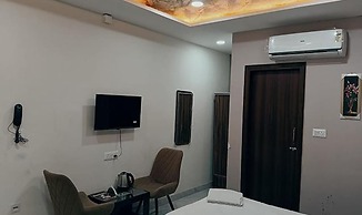 Fabhotel Radha Madhav