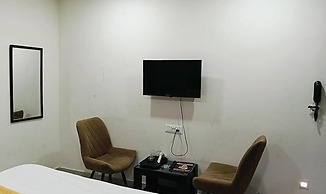 Fabhotel Radha Madhav