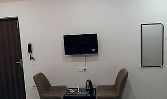 Fabhotel Radha Madhav