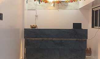 Fabhotel Radha Madhav