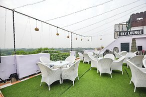Fabhotel Happy Residency