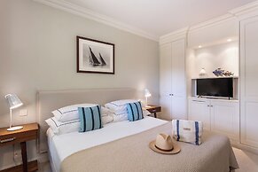 Hôtel La Pinède Plage
