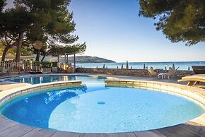 Hôtel La Pinède Plage