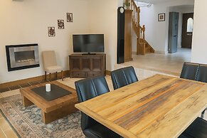 Sleeps 4 - Old Farmhouse - Near Pendle Hill
