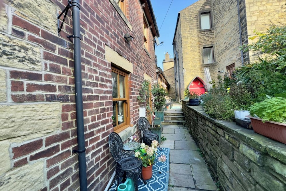 Sleeps 4 - Old Farmhouse - Near Pendle Hill