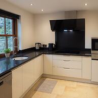 Sleeps 4 - Old Farmhouse - Near Pendle Hill
