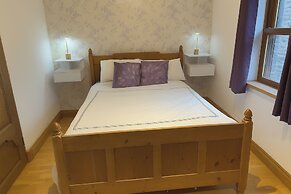 Sleeps 4 - Old Farmhouse - Near Pendle Hill
