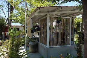 AHHA Bungalow Kampot