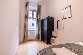 Affordable 2BR Apartment in Vienna