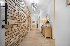 Zenhouse Solstice Designer 4-br Executive Retreat