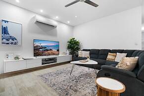 Zenhouse Solstice Designer 4-br Executive Retreat