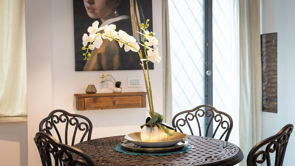 Rental in Rome Giulia Apartment