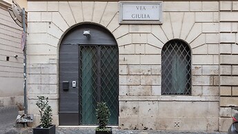 Rental in Rome Giulia Apartment