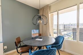 4-person Apartment With Island View