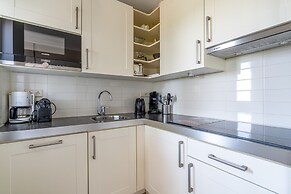 4-person Apartment With Island View