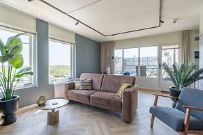 4-person Apartment With Island View