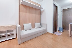 Restful And Cozy Studio At Transpark Bintaro Apartment