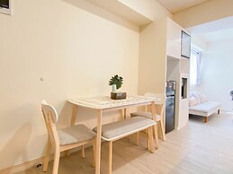 Modern White Accent 2Br Apartment Meikarta