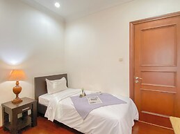 Spacious 2Br With Mall Access At Bellezza Apartment