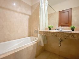 Spacious 2Br With Mall Access At Bellezza Apartment