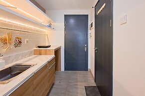 Wooden Tone Studio At At Collins Boulevard Apartment