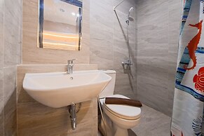 Wooden Tone Studio At At Collins Boulevard Apartment