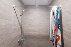 Wooden Tone Studio At At Collins Boulevard Apartment